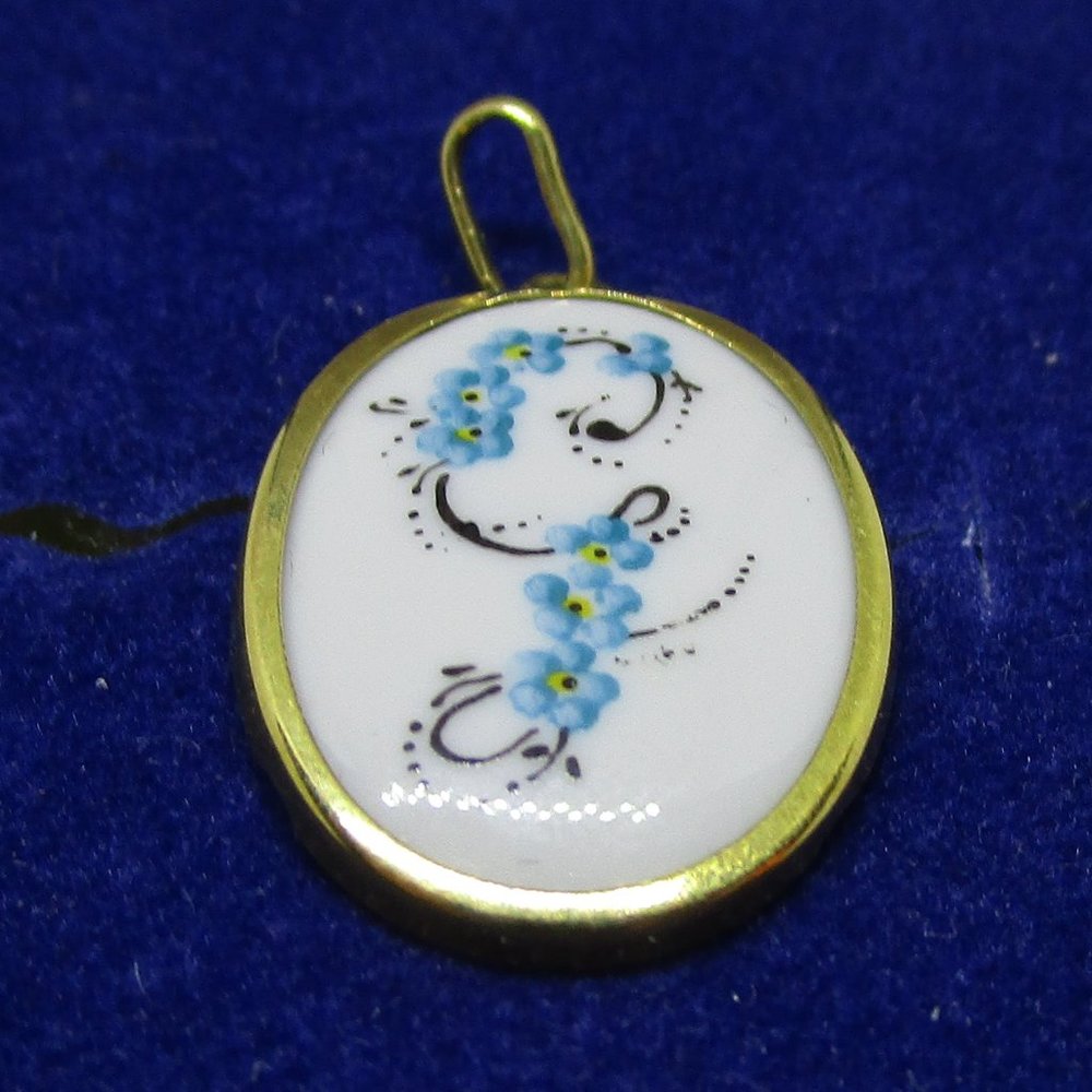 VTG Italian hand painted porcelain letter G oval floral gold charm pendant